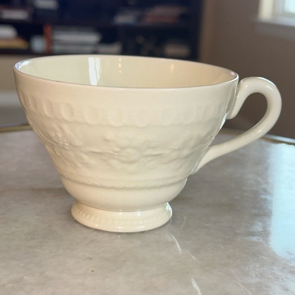 Wedgwood Wellesley Elegant Ivory Teacup Set of 8 Made in England - Picture 5 of 6